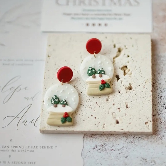 Charming Snow-globe Dangle Earring’s - Picture 1 of 2